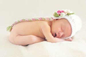 תינוקת ישנה לפני זבד הבת